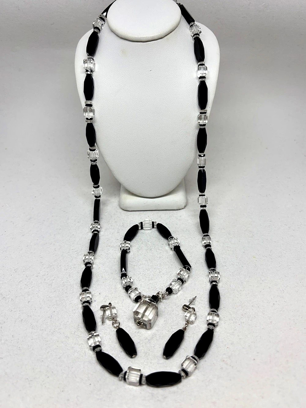 Gorgeous Vintage Beaded Necklace, Bracelet and Earring Set